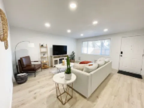 Cozy Boho Inspired Duplex - with 4 person HOTUB!