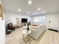 Cozy Boho Inspired Duplex - with 4 person HOTUB! Hotel a Vancouver