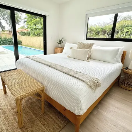 POOL- Sleeps 8- Mins to Calle 8 - SoBe - Brickell