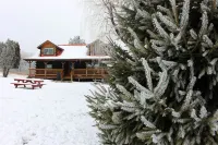 Cozy Amish built cabin in the heart of the Kickapoo Valley Reserve State Park.