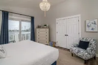 Two King Suites, Ocean Views & Upscale Touches in Downtown Manzanita