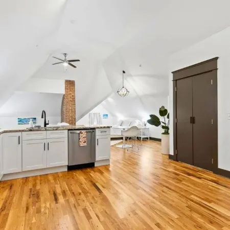 The Cloud Studio: Prime Downtown Location
