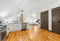 The Cloud Studio: Prime Downtown Location