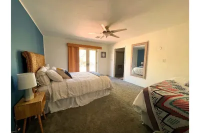 Desert Escape with Pool, Hot Tub & Mountain Views