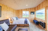 Off-grid tiny home in apple orchard with million-dollar mountain views!