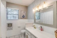 Downtown Hico home, just steps away from shopping!