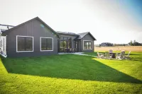 Luxurious Home in Red Lodge MT, Golf Course Retreat with Stunning Mountain Views