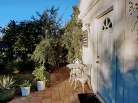 Comfy & Inviting Poolside Casita w/ Laundry & Fruit Trees