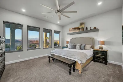 Luxurious Home w Panoramic Views + Infinity Pool!