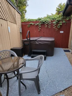 Clean & Cozy! - Hot Tub Hideaway!