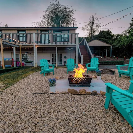 Family friendly mountain view, modern retreat.