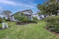 Spacious+cozy house, near the beach, heated pool.