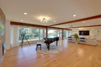 Cape Home w/Oceanview, Roof Deck Pool & Hot Tub