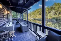 Riverfront - Hot Tub - kayaks - fire pits - 4 king beds - awesome views-wildlife