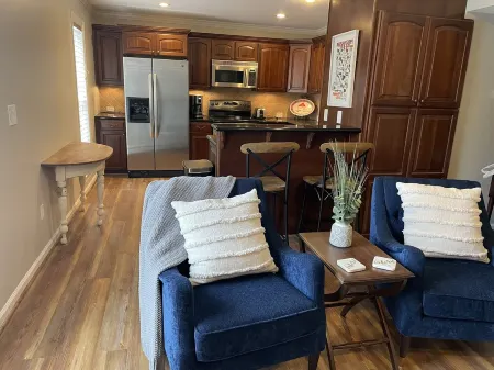 Newly Renovated Charming Oxford Condo Located Steps to the Square!