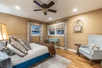 The Gaston Haus - 4 Bedroom/2 Bath European Experience