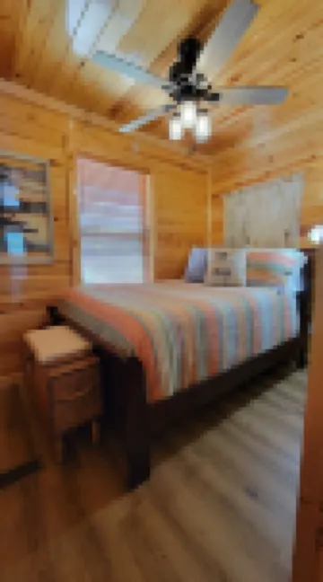 Cozy Cove. A cozy one bedroom tiny home.