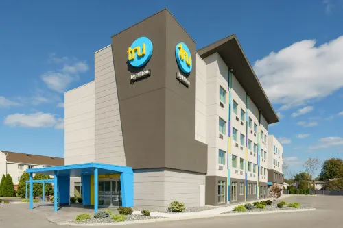 Tru by Hilton Sandusky - parking
