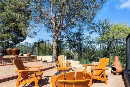 Luxury Three Bedroom Home with Amazing Views Near Sedona & Wineries