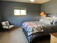 Riverfront property with the best views in Paradise valley! Hotels in Pray