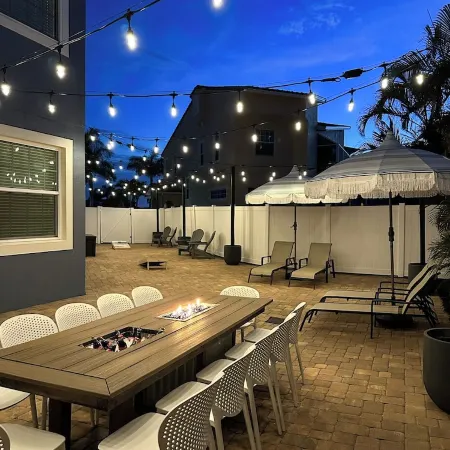 The Saltwater House - Space Coast townhouse only 1/2 a mile from the beach