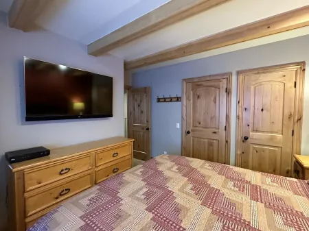 Premier 4 Bedroom, 4 Bath, by Village Gondola, Sleeps 10. 16% tax included.