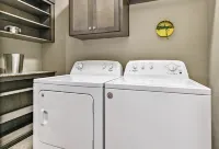 U1 - 2 King Beds - 1G Wi-Fi - Office - Beautiful Home!