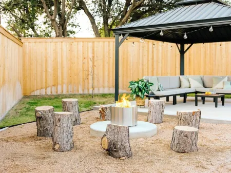 Modern & Serene Home in Midland - Fast WiFi, King Beds, RO, Gazebo, & Firepit