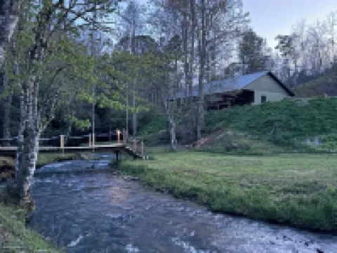 Nick's House on Beautful Cowee Creek Hotels in Cowee