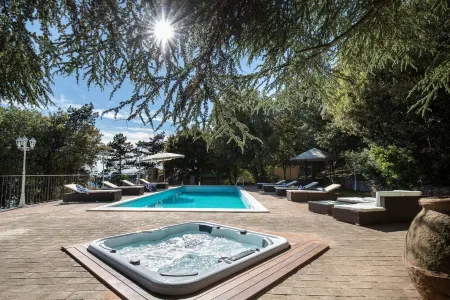 Pool villa "the trinity" Отели в г. La Trinita