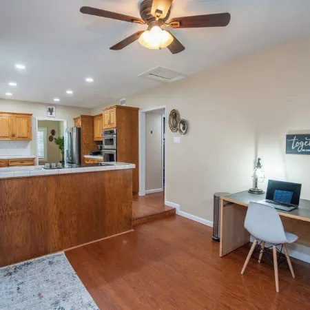 Chic 4-Bed Mid-Century: Arizona Getaway for your family/group