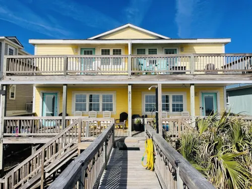 "Wine Down"-Oceanfront Duplex-4 Bedroom/3 Bathrooms and Swim Spa seats 9 people Hotels in Holden Beach