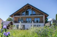 TANTE IDA'S apartment with unique lake and mountain views Hotel a Bodolz