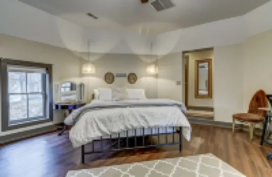 Holly & Matt Suite @ Three Pines Petersburg Hotels in Menard County