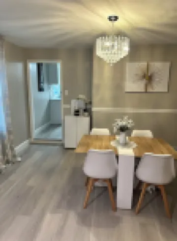 Newly Renovated Luxury 2-BD 2-BA house, AC, WiFi. Mins to NYC, EWR, Newark Distr