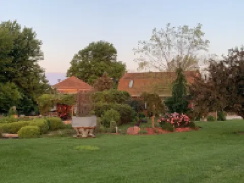 Beautiful Rustic Barn just waiting for you to kick back and relax. 沃倫縣酒店