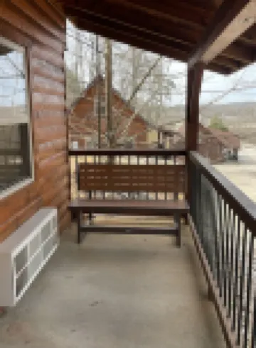 Pine Perfect Cabin on the edge of town only 1/2 mile from Current River!