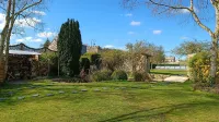 Charming accommodation in a green setting Hotel di Le Manoir