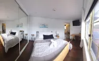 Hidden Gem 2BR LvL1 Home Top Apt Pool & Heated Spa near Sydney's Best Spots