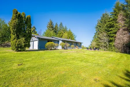 Olympic Retreat:3 BR, detached cottage & hot tub close to Olympic National Park! Отели в г. Секиу