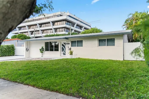 Fun Retreat: 6BR Pool, Games, Jacuzzi, BBQ & More Hotel a Hialeah