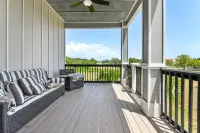 4 BR/4 Ensuite Bath/Games/Walk to Beach & Heated Pool / Spa