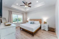 Windmark home steps2pool,min2beach,golf cart, fire pit, heated pool&beach equip