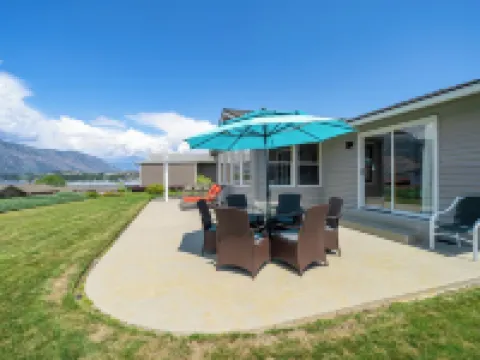 Wapato Point Pool Side Home Sleep 8, 3 Bed 2.5 Bath, Lake Views by Outdoor Pool Hotels in Manson