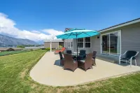 Wapato Point Pool Side Home Sleep 8, 3 Bed 2.5 Bath, Lake Views by Outdoor Pool