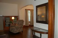 Halfway between New York and Chicago Hotel di Youngstown