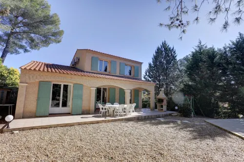 villa of charm, a haven of peace under the umbrella pines, 15 minutes of the sea