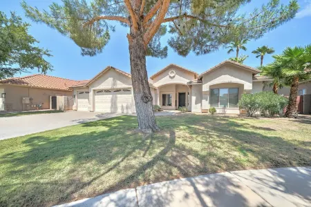 A Luxurious Waterfront Home awaits you! Отели рядом с достопримечательностью «Окотильо Голф Клаб»