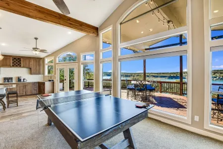 LakeTravis Waterfront~BoatDock~Swimming Pool~Hot Tub~PICKLEBALL/Basketball Court