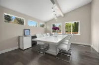 Luxury 8 beds Villa with Private Heated Pool & Resort Amenities
